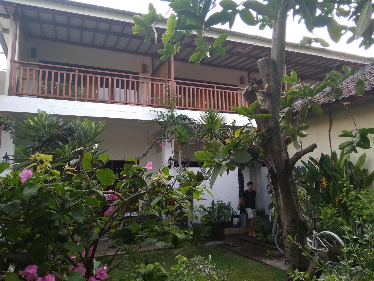 Dili Gili Bed & Breakfast Gili Trawangan Luaran gambar